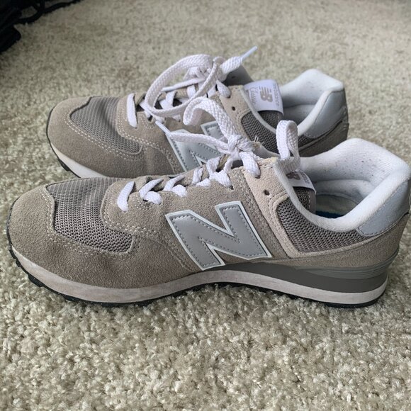 New Balance Classics 574 Core Sneakers in Grey/White, Size 9 Womens - Picture 5 of 6